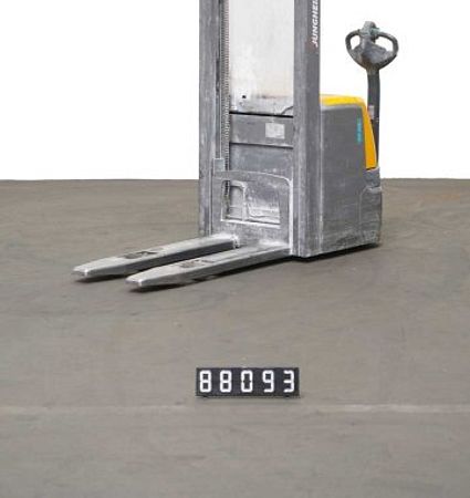 T88093